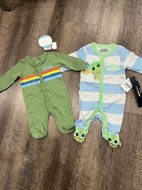 NWT baby boy footed pajamas size NB and 0-3 months.